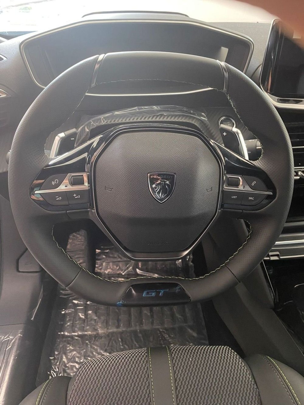Peugeot 2008 nuova a Bari (14)