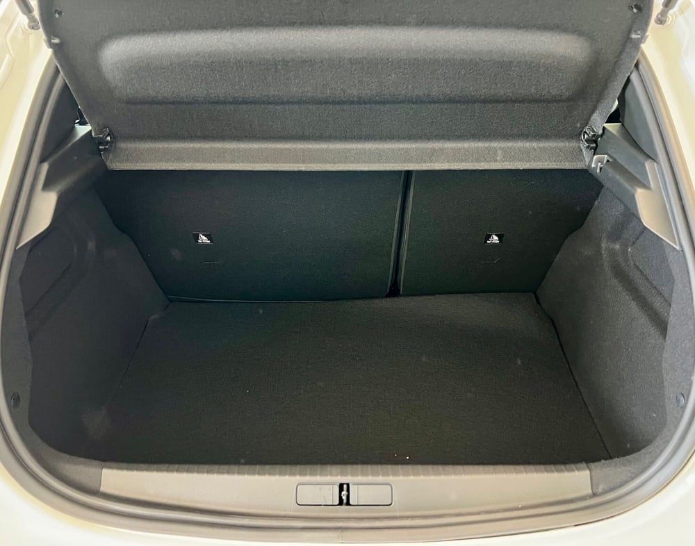 Peugeot 208 nuova a Bari (10)