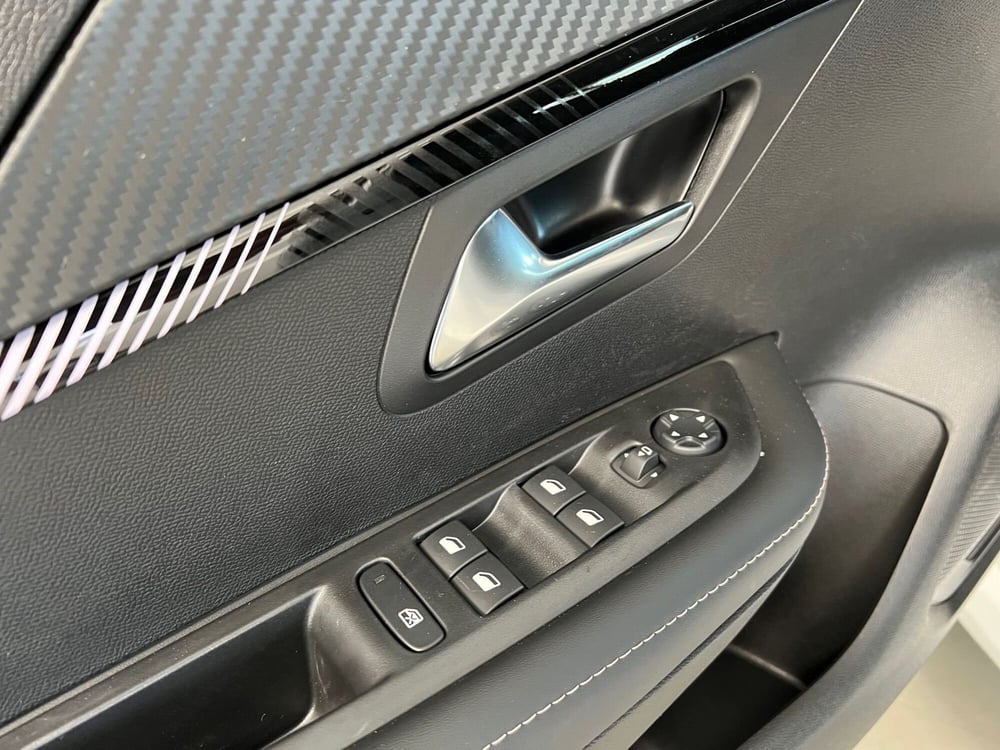 Peugeot 208 nuova a Bari (12)
