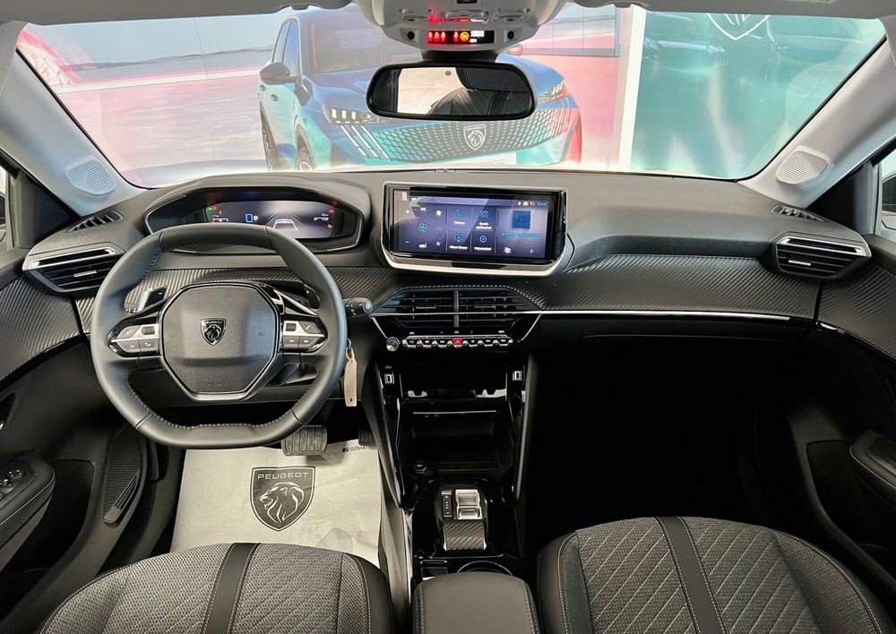 Peugeot 208 nuova a Bari (17)