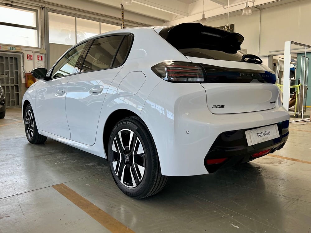 Peugeot 208 nuova a Bari (7)