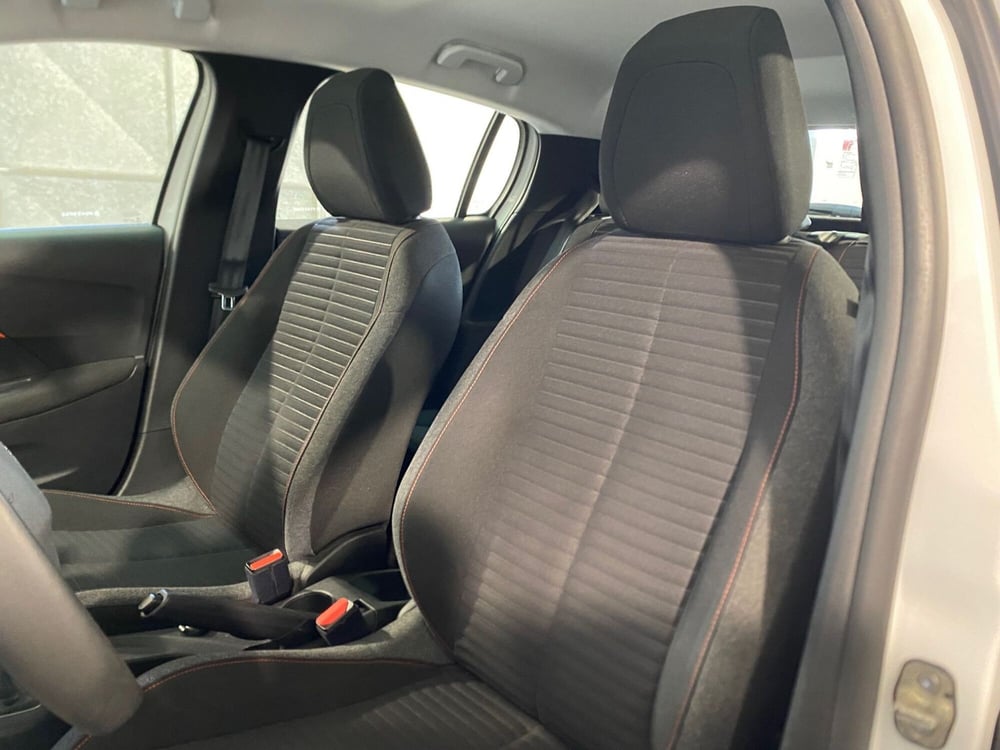 Peugeot 208 nuova a Bari (12)