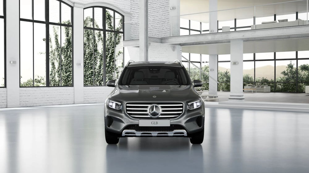Mercedes-Benz GLB nuova a Pescara (2)