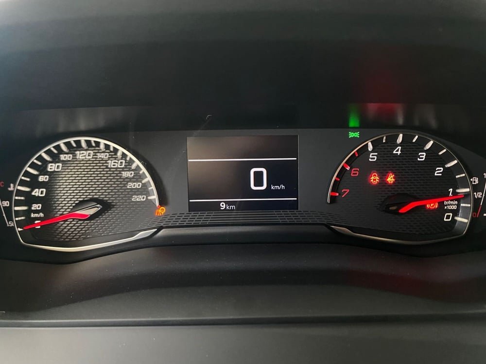 Peugeot 208 nuova a Bari (18)