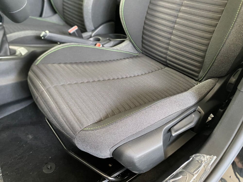 Peugeot 208 nuova a Bari (12)