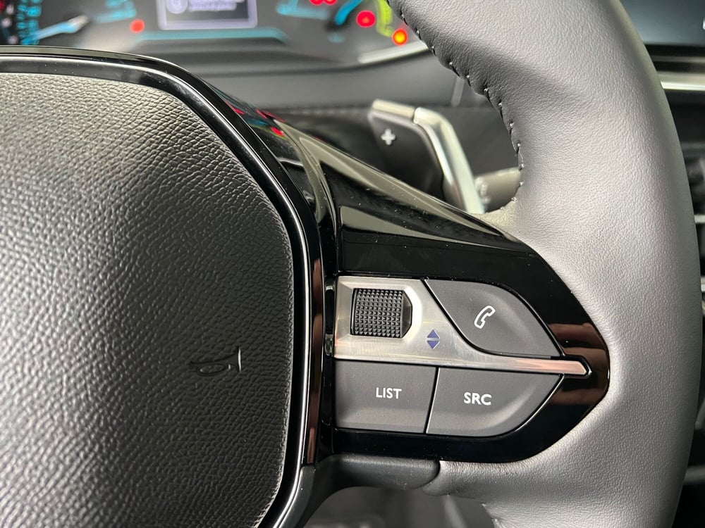 Peugeot 208 nuova a Bari (18)