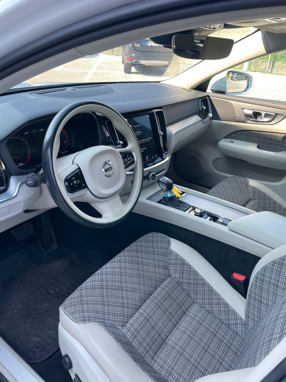 Volvo V60 Cross Country usata a Como (14)