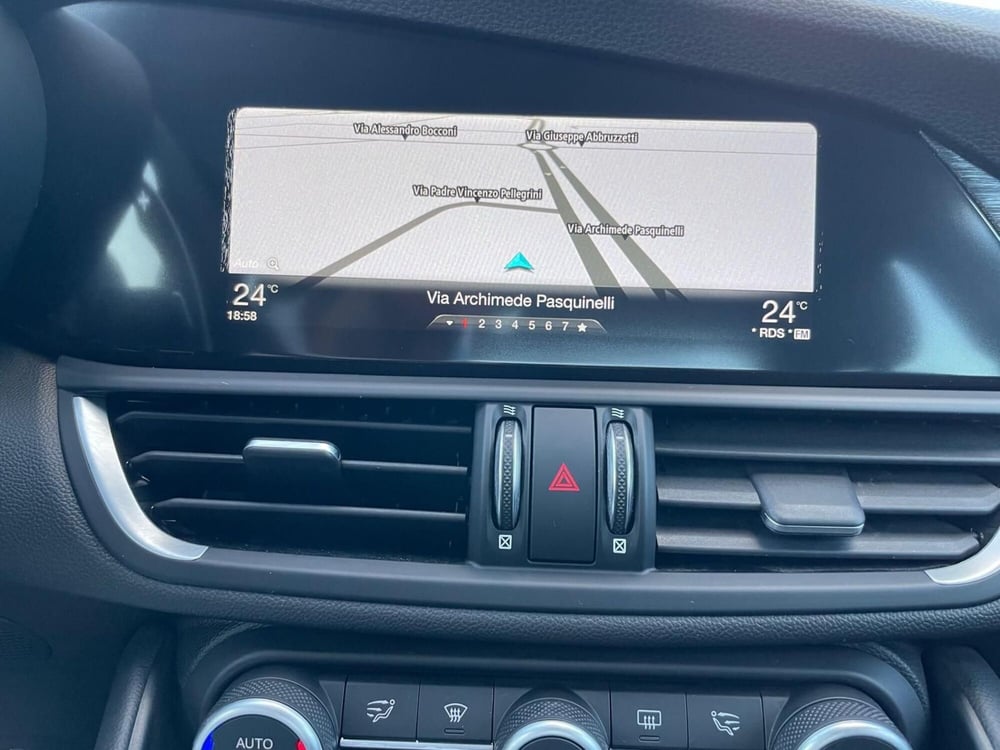 Alfa Romeo Giulia usata a Ancona (16)