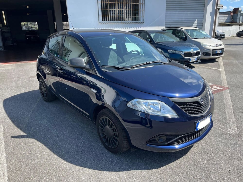 Lancia Ypsilon usata a Lucca (3)