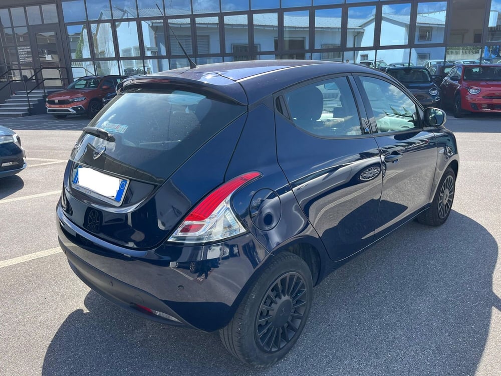 Lancia Ypsilon usata a Lucca (5)