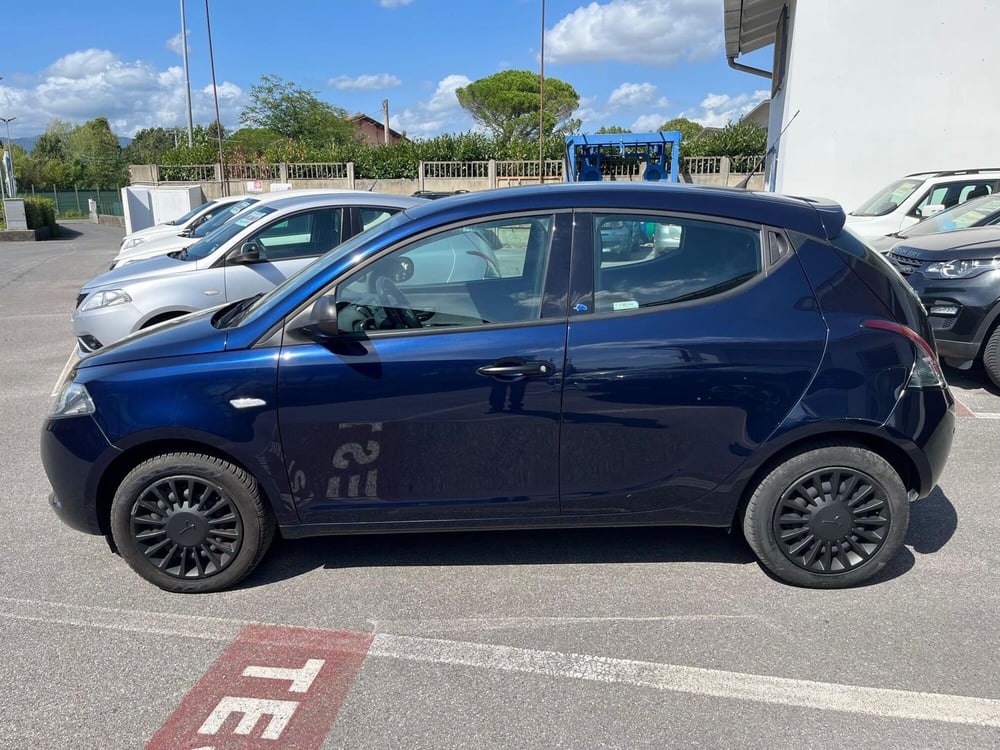 Lancia Ypsilon usata a Lucca (8)