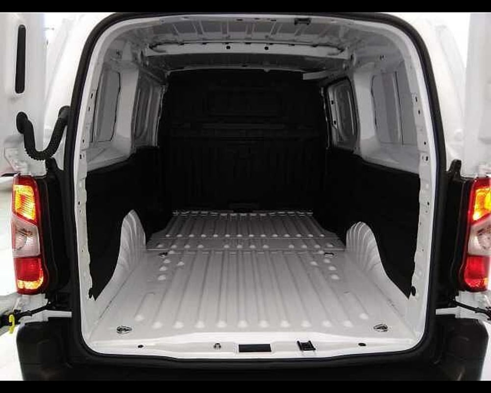 Peugeot Partner Furgone nuova a Milano (14)