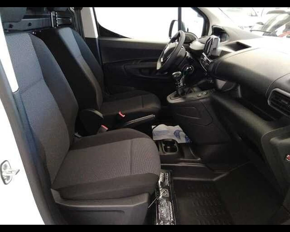 Peugeot Partner Furgone nuova a Milano (16)