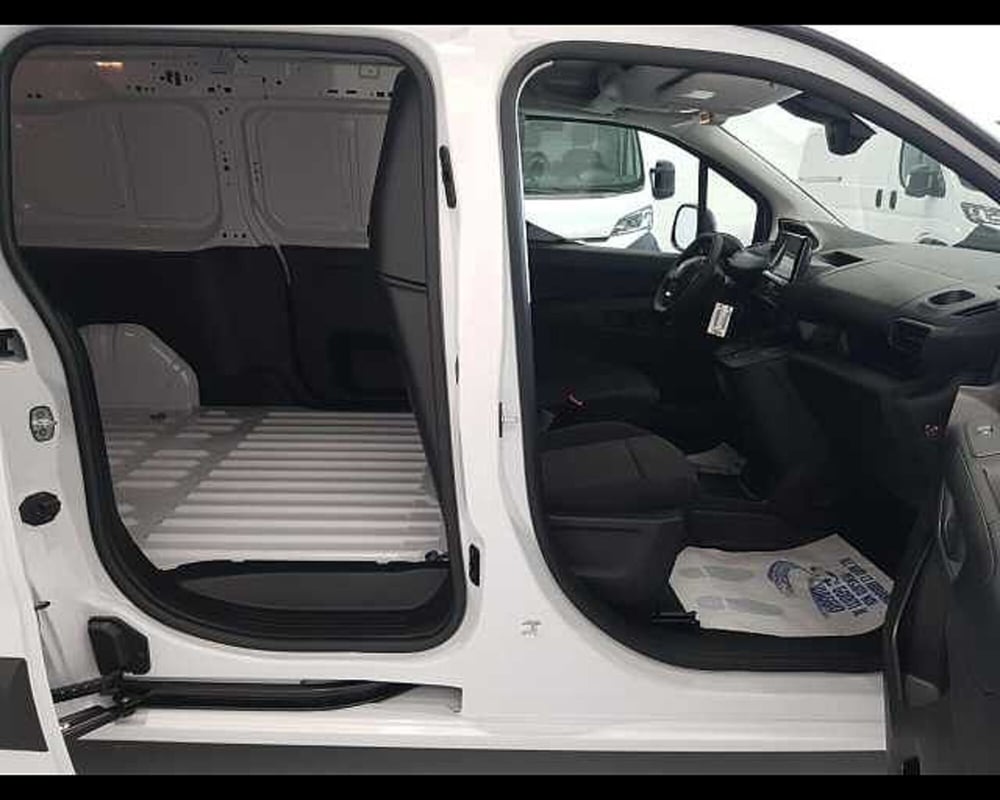 Peugeot Partner Furgone nuova a Milano (6)
