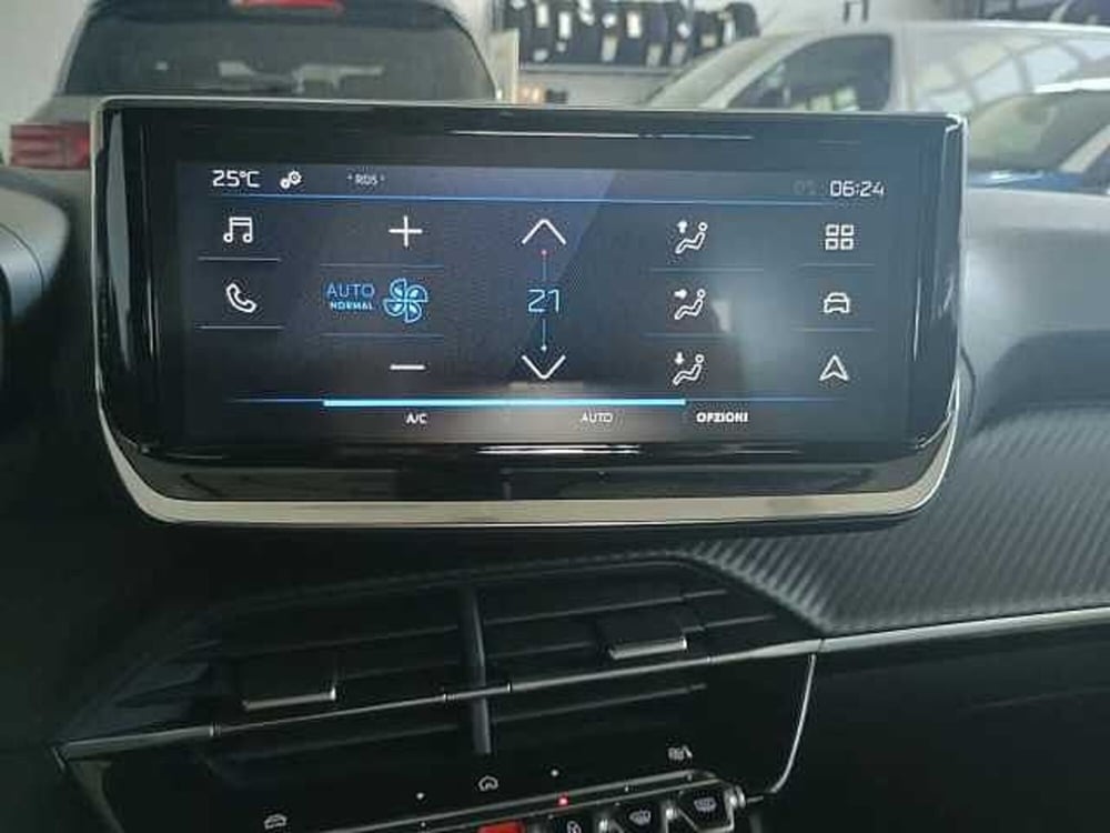 Peugeot 2008 nuova a Milano (13)