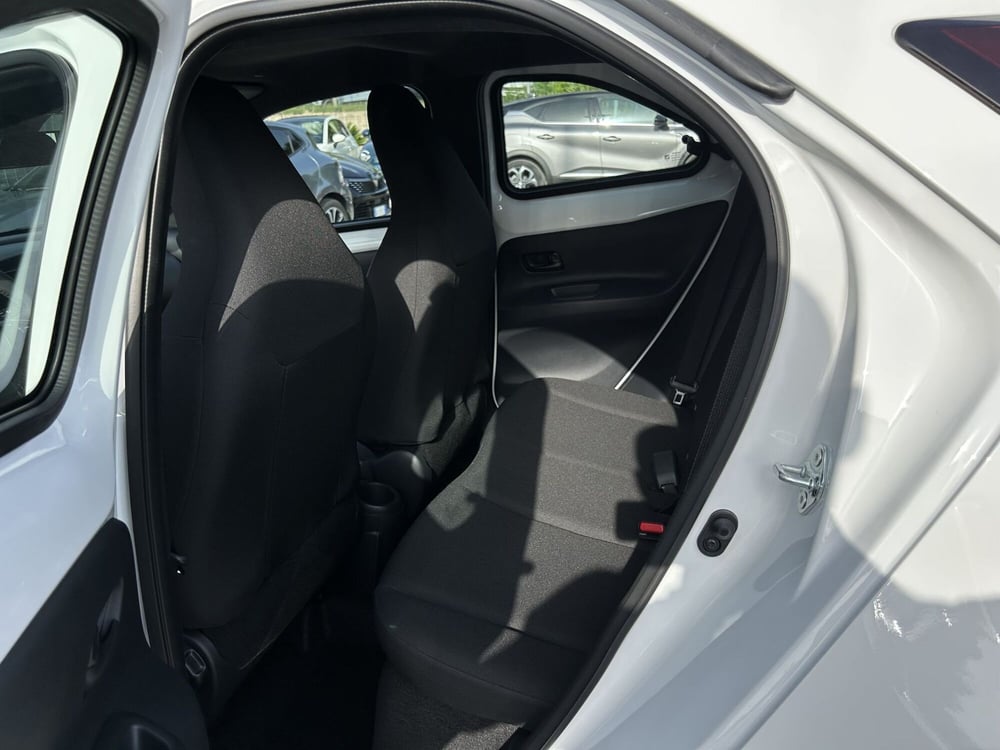 Toyota Aygo X nuova a Latina (13)