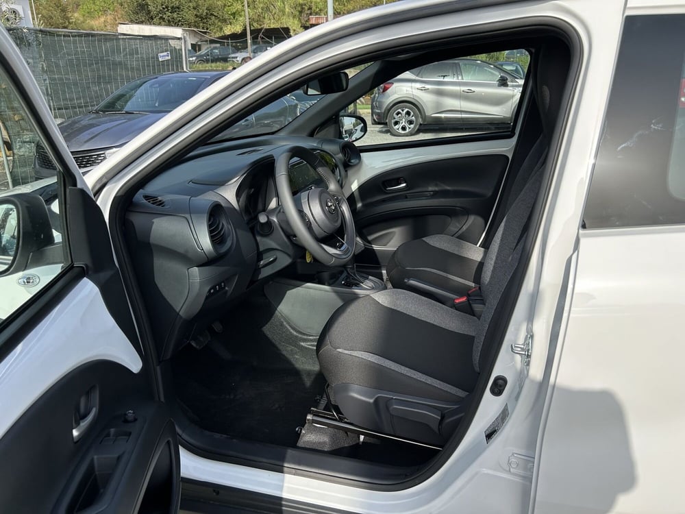 Toyota Aygo X nuova a Latina (15)