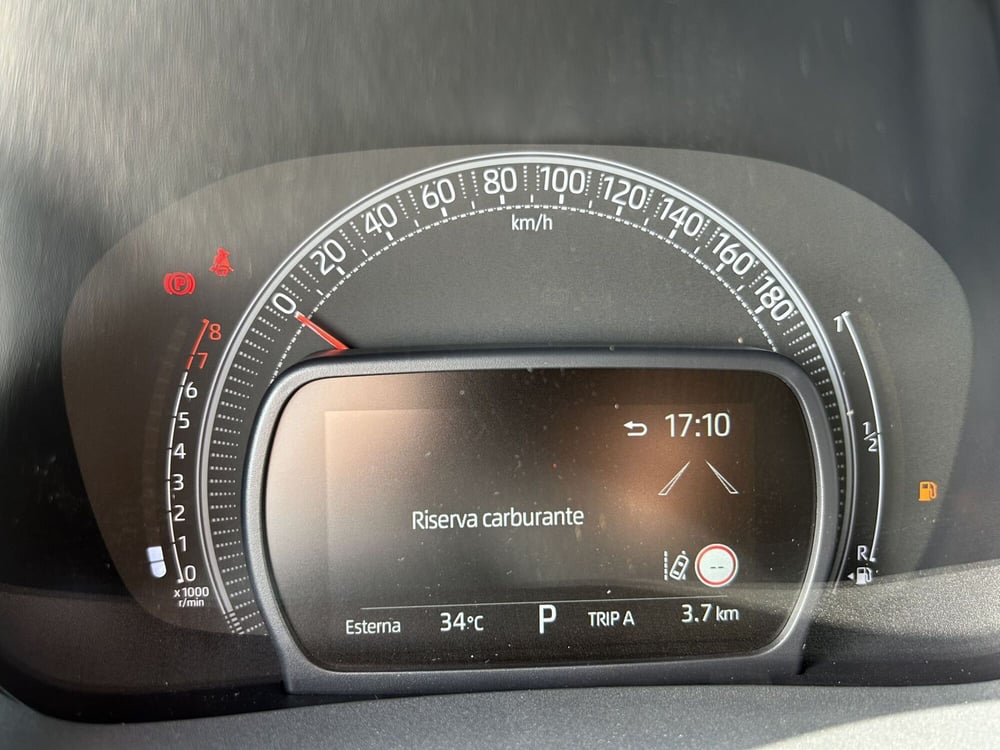 Toyota Aygo X nuova a Latina (18)
