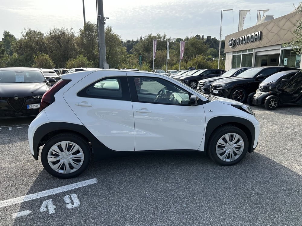 Toyota Aygo X nuova a Latina (6)