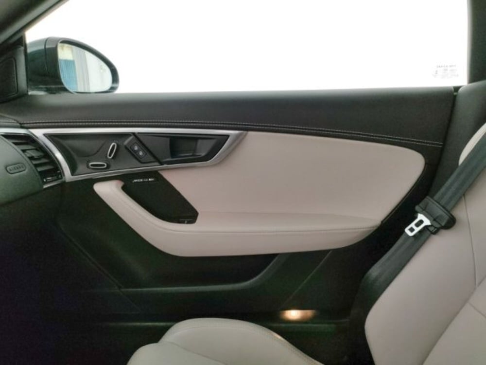 Jaguar F-Type Cabrio usata a Modena (18)