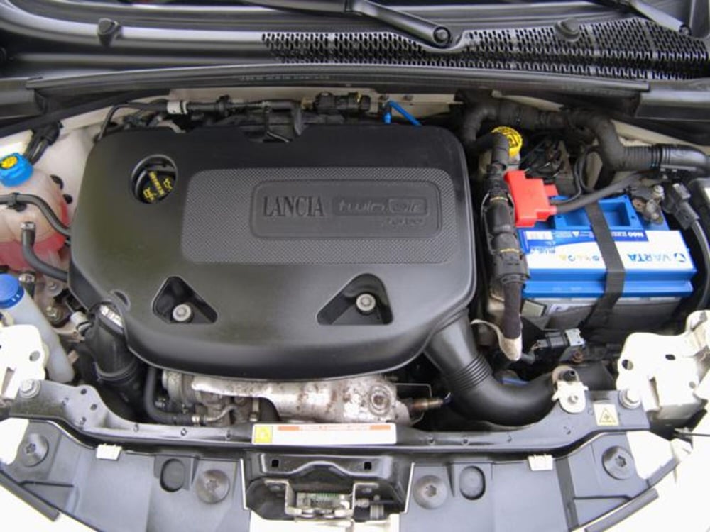 Lancia Ypsilon usata a Milano (12)