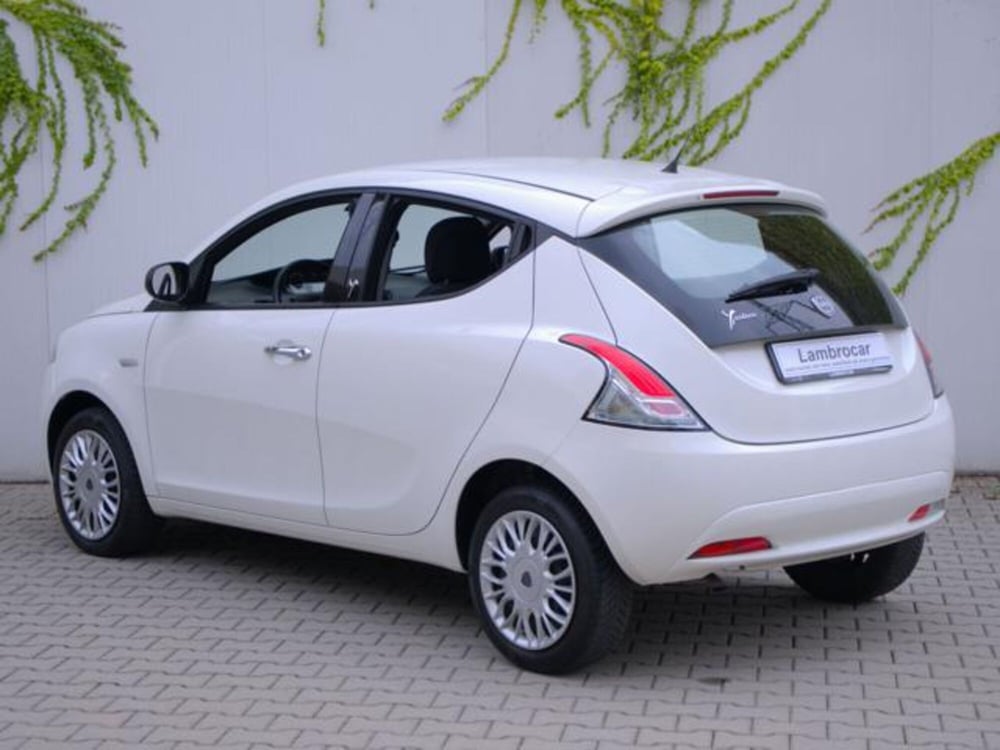 Lancia Ypsilon usata a Milano (13)