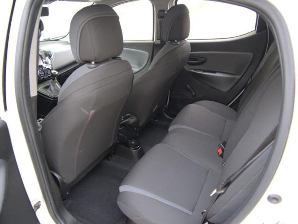 Lancia Ypsilon usata a Milano (5)
