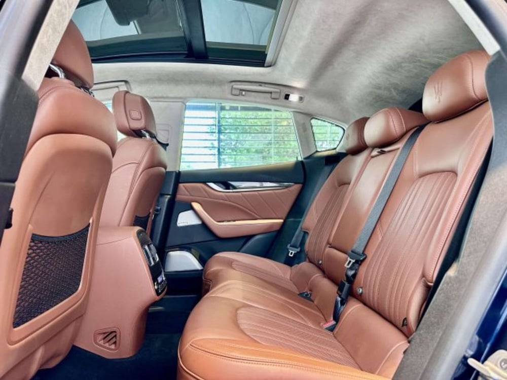 Maserati Levante usata a Torino (11)