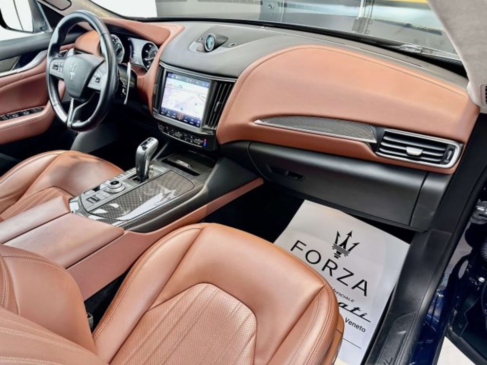 Maserati Levante usata a Torino (12)