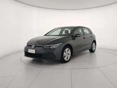 Volkswagen Golf Variant 1.0 eTSI EVO DSG Life del 2020 usata a Matera