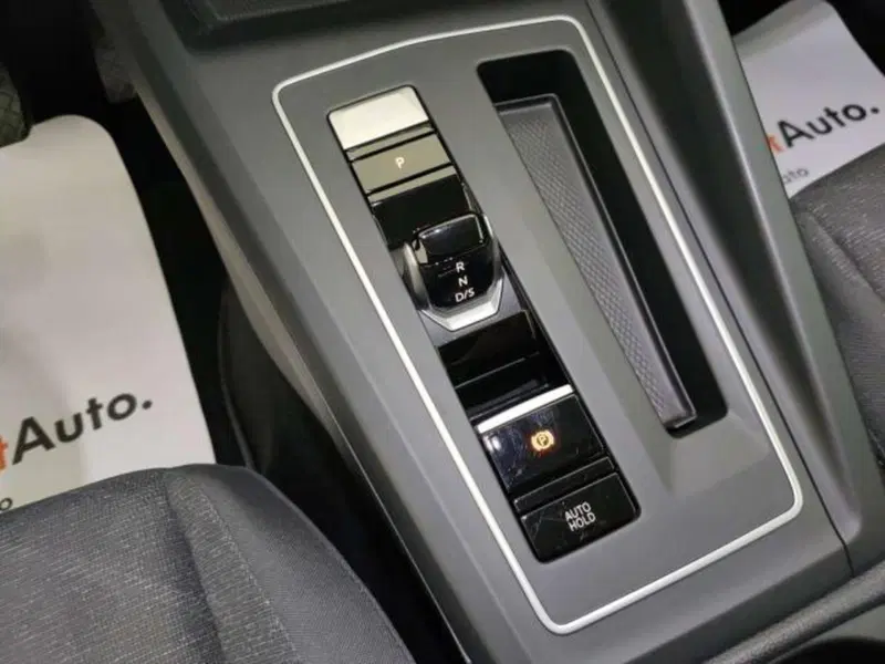 Volkswagen Golf Variant usata a Matera (14)