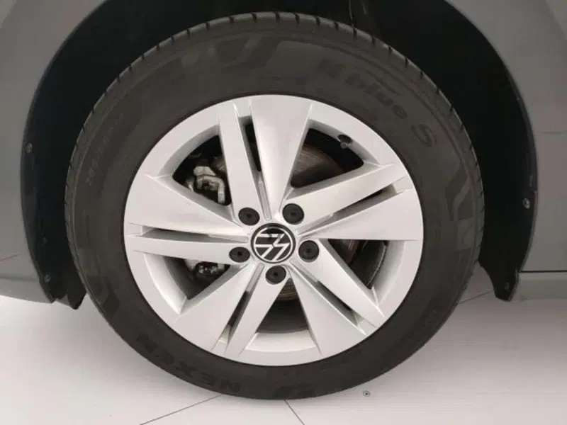 Volkswagen Golf Variant usata a Matera (15)