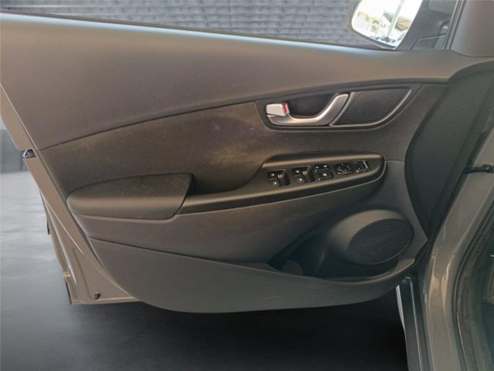 Hyundai Kona usata a Bari (8)