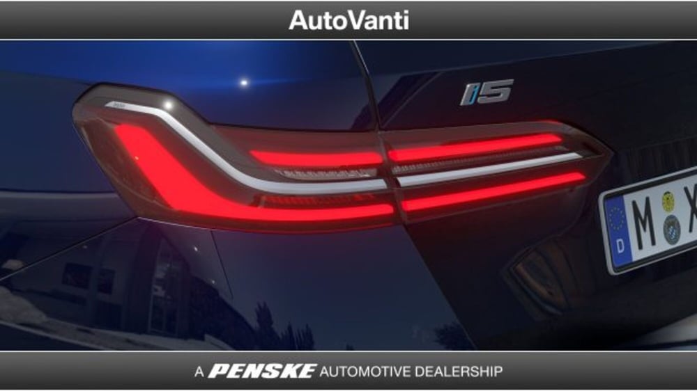 BMW i5 Touring nuova a Bologna (13)