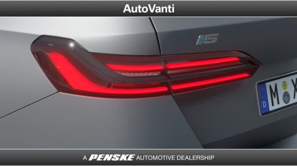 BMW i5 Touring nuova a Bologna (13)