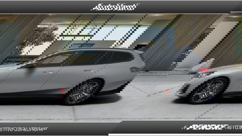 BMW i5 Touring nuova a Bologna (2)