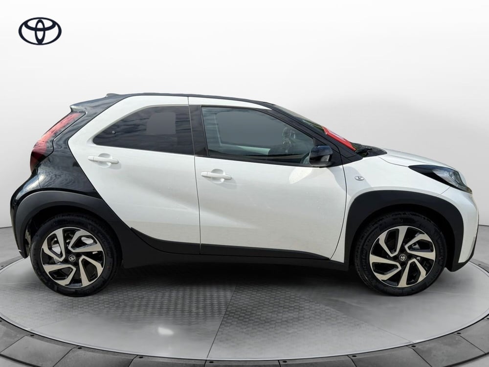 Toyota Aygo X nuova a Como (11)