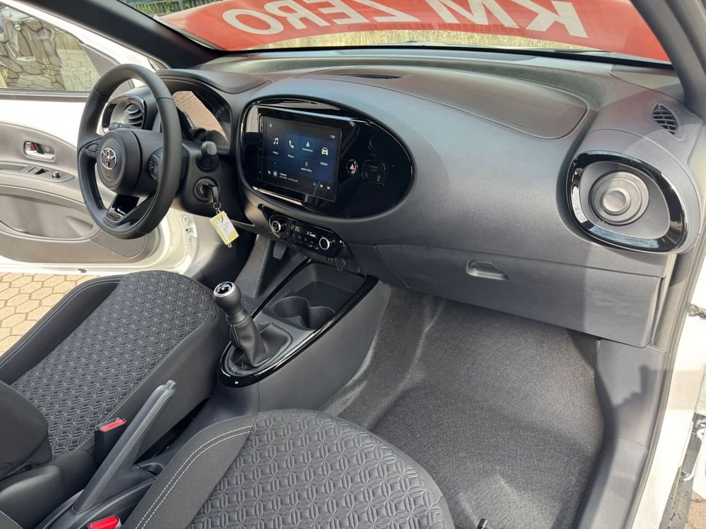 Toyota Aygo X nuova a Como (6)