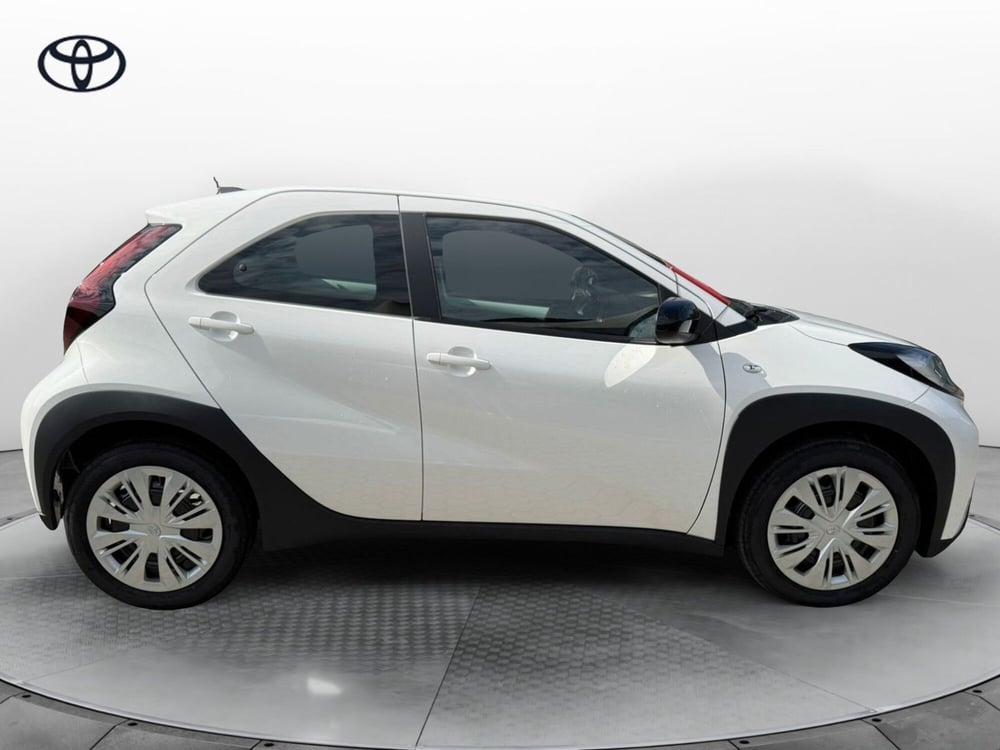 Toyota Aygo X nuova a Como (11)