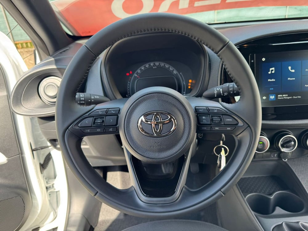 Toyota Aygo X nuova a Como (9)