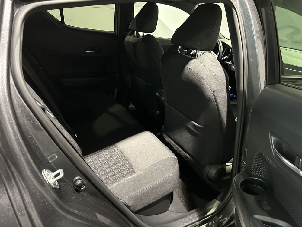 Toyota Toyota C-HR usata a Milano (8)