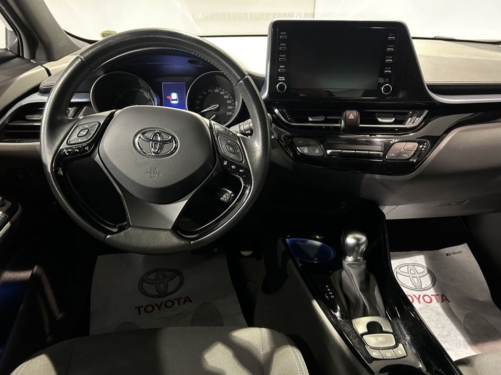 Toyota Toyota C-HR usata a Milano (9)
