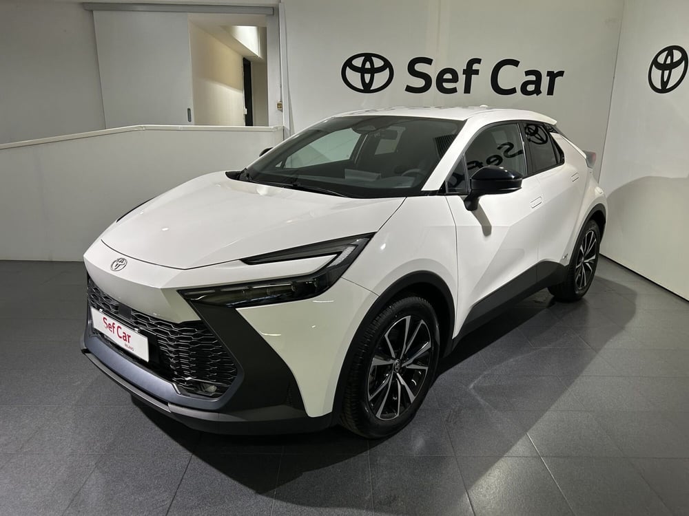 Toyota Toyota C-HR nuova a Milano