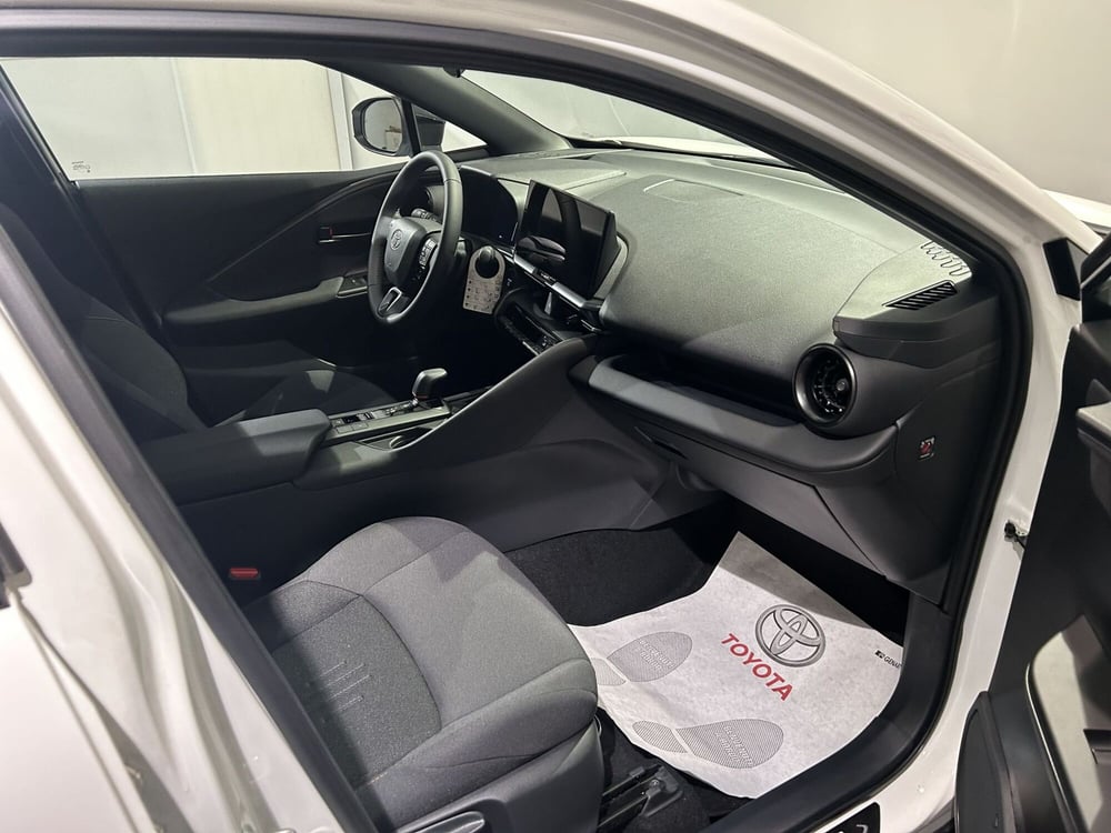 Toyota Toyota C-HR nuova a Milano (12)