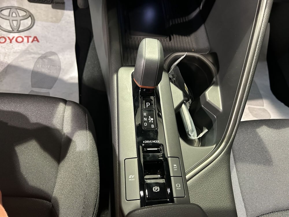 Toyota Toyota C-HR nuova a Milano (13)