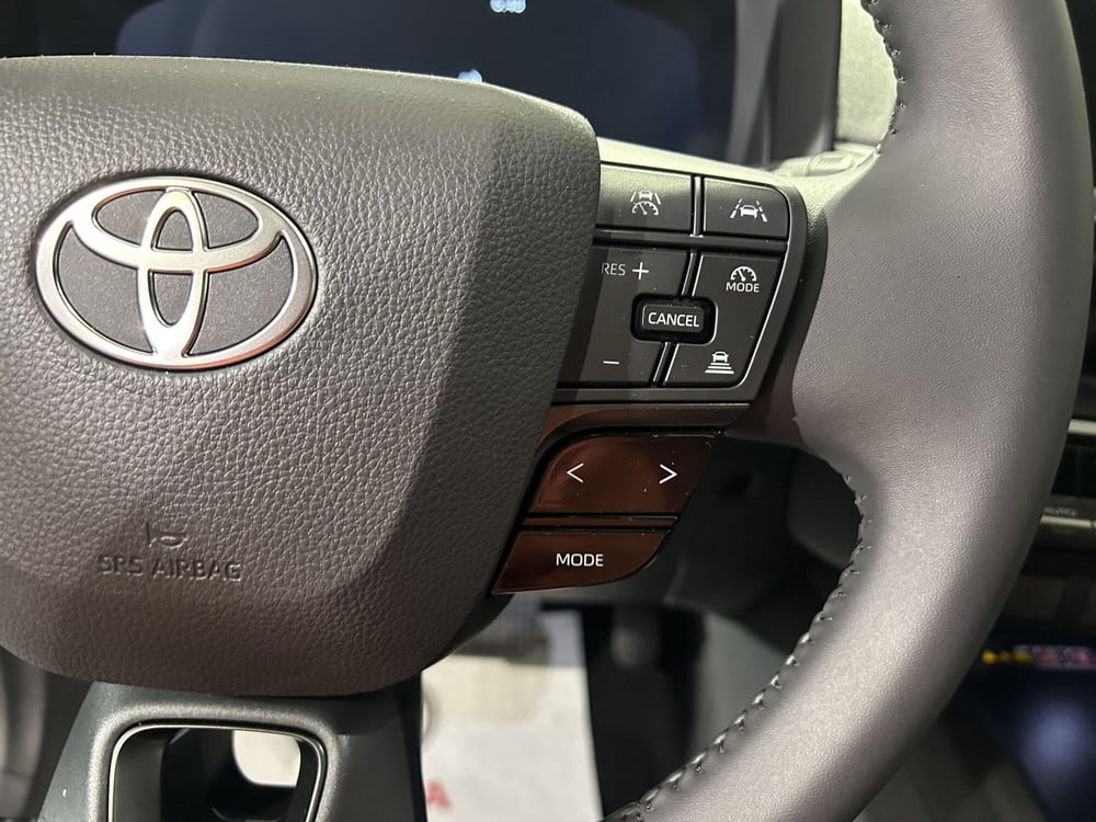 Toyota Toyota C-HR nuova a Milano (16)