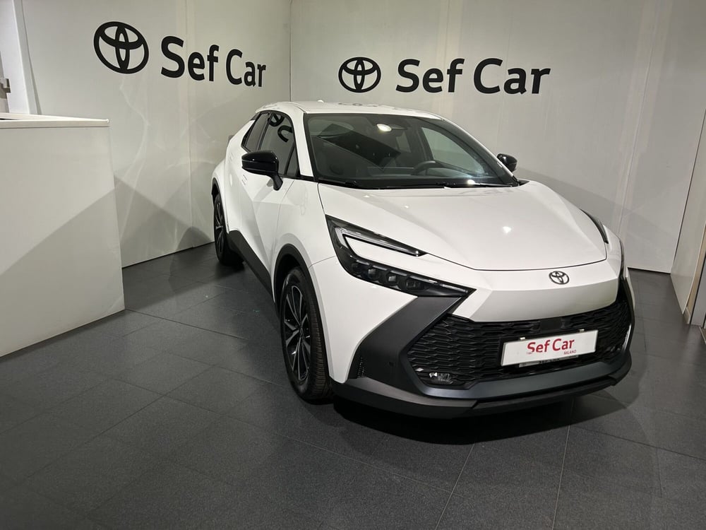 Toyota Toyota C-HR nuova a Milano (3)