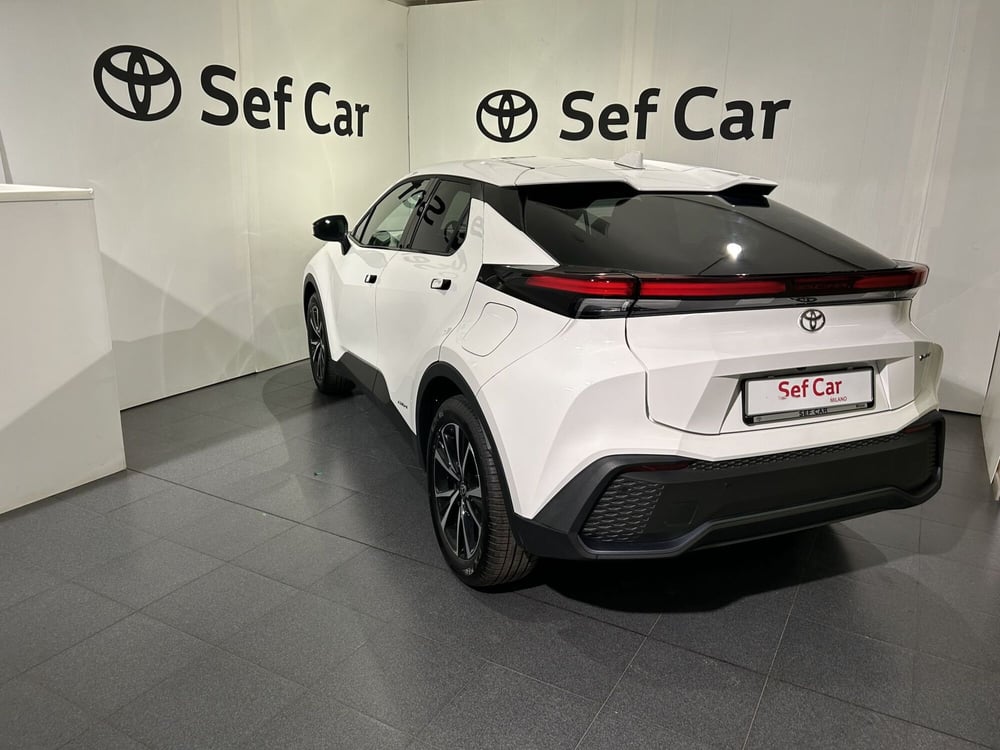 Toyota Toyota C-HR nuova a Milano (5)
