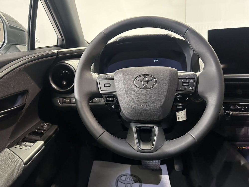 Toyota Toyota C-HR nuova a Milano (8)