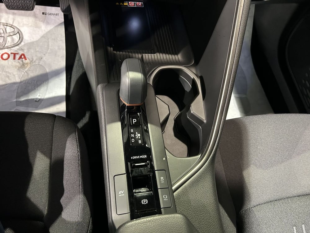 Toyota Toyota C-HR nuova a Milano (16)